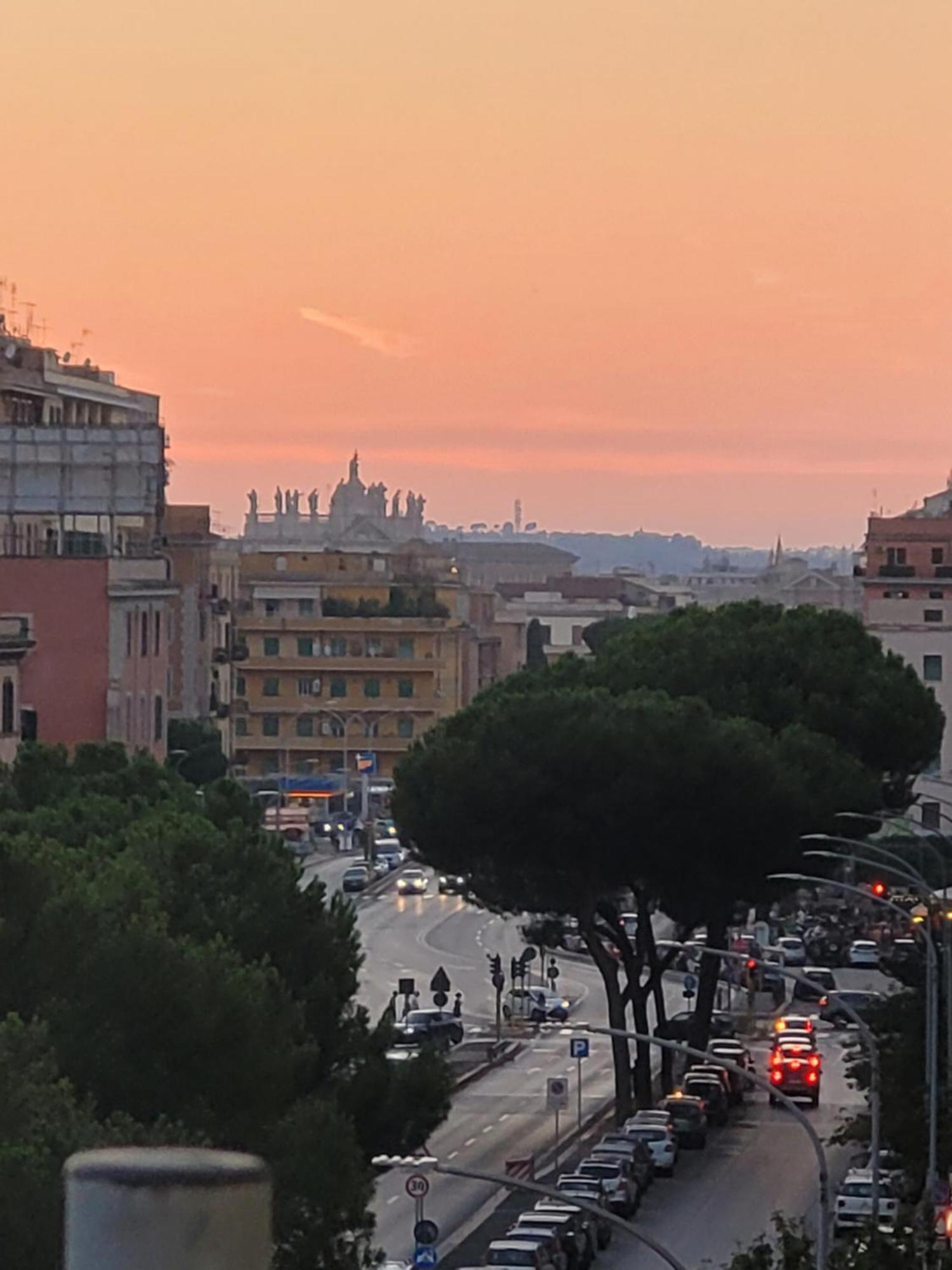 Sunny Sunset Apartment Rom